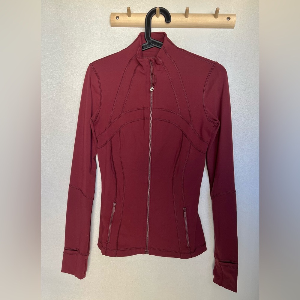 Lululemon Red Merlot define (Luon)